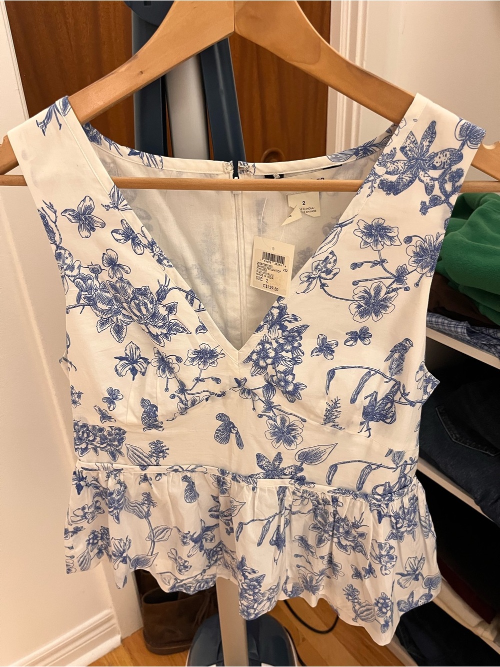 Club Monaco White & Blue Floral V-Neck Peplum Top